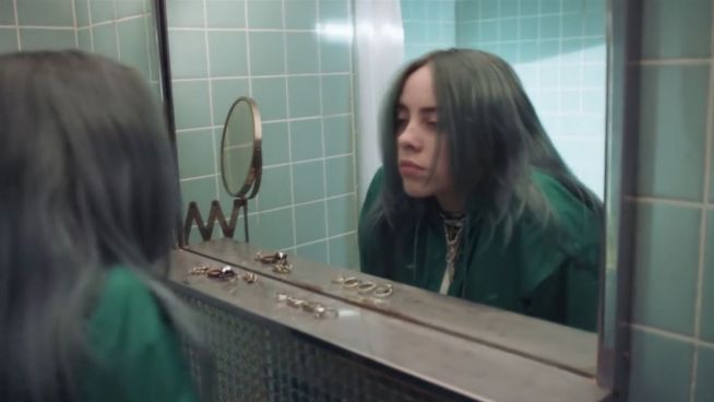 Billie Eilish schwimmt gegen den Strom